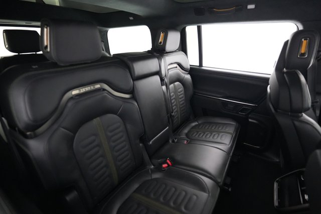 2024 Rivian R1S — photo 4 of 23