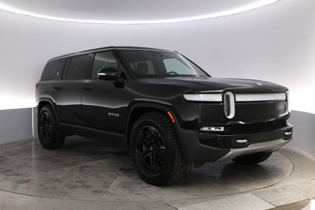 2024 Rivian R1S — photo 10 of 23