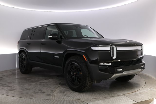 2024 Rivian R1S — photo 10 of 23