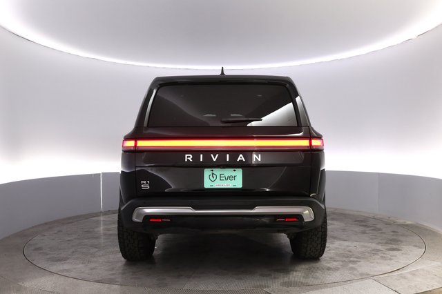 2024 Rivian R1S — photo 12 of 23