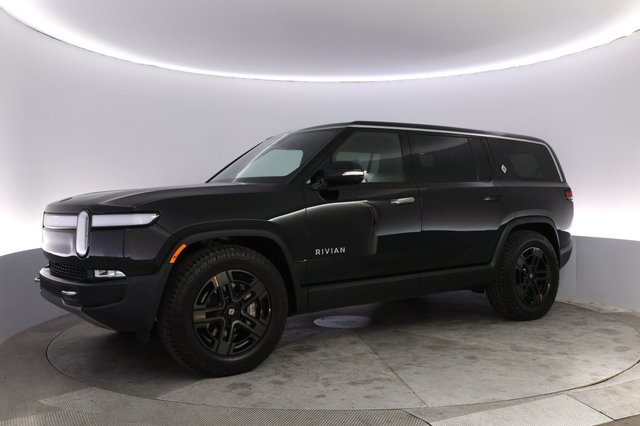 2024 Rivian R1S — photo 14 of 23