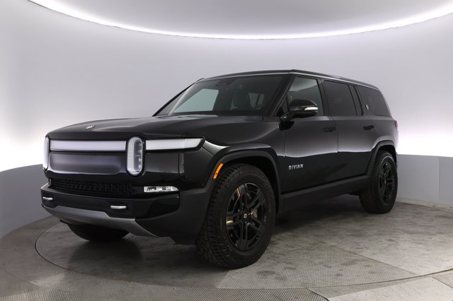 2024 Rivian R1S — VIN 7PDSGCBA6RN040796