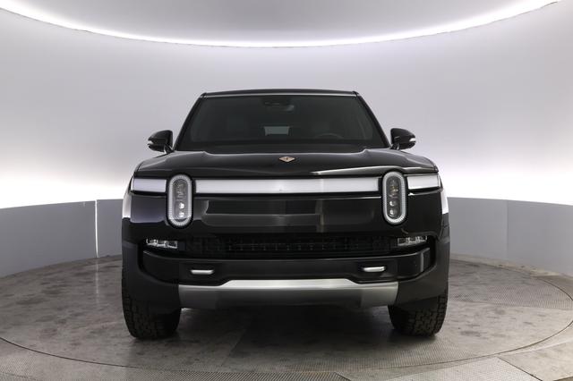 2024 Rivian R1S — photo 9 of 23