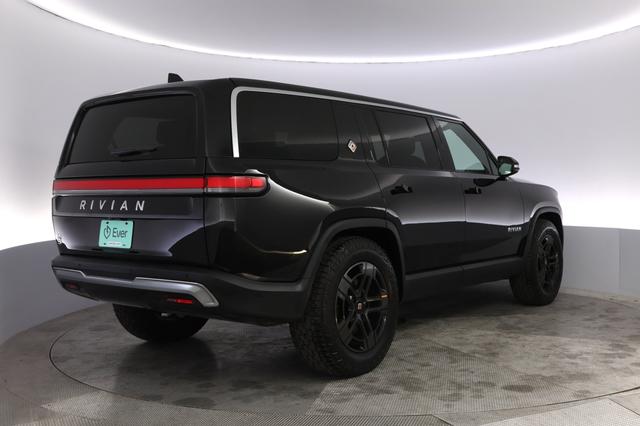 2024 Rivian R1S — photo 2 of 23