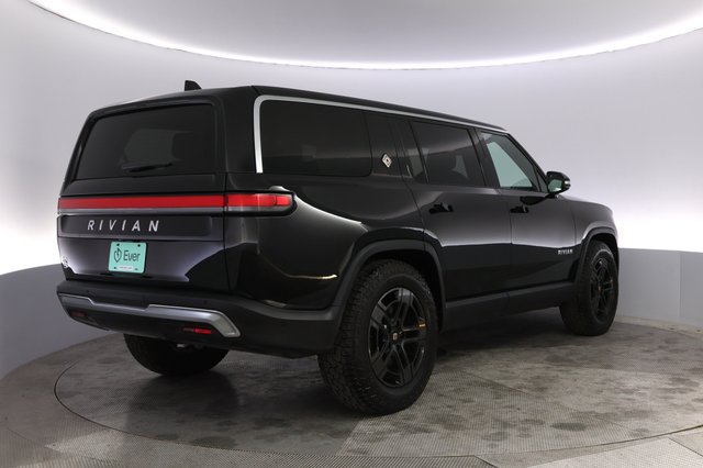 2024 Rivian R1S — photo 2 of 23