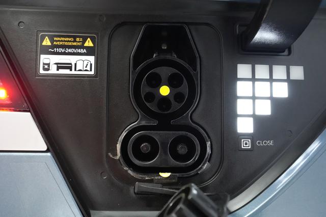 2024 Hyundai IONIQ 5 — photo 8 of 24