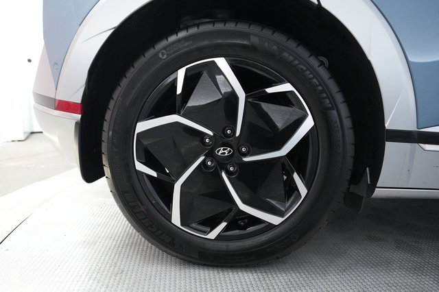 2024 Hyundai IONIQ 5 — photo 17 of 24