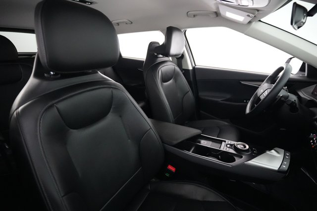 2025 Kia EV6 — photo 18 of 23