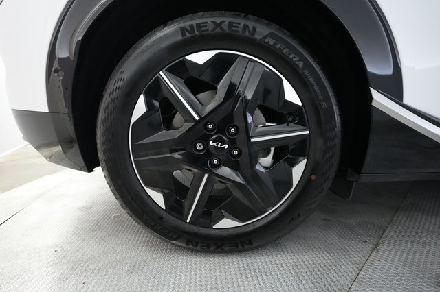 2025 Kia EV6 — photo 17 of 23