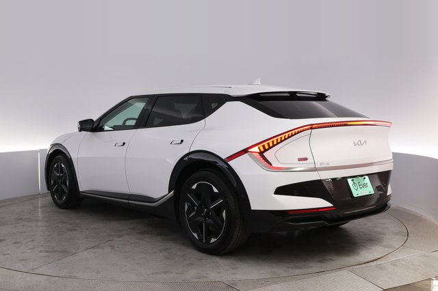 2025 Kia EV6 — photo 13 of 23