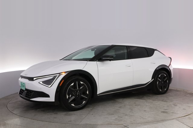 2025 Kia EV6 — photo 14 of 23
