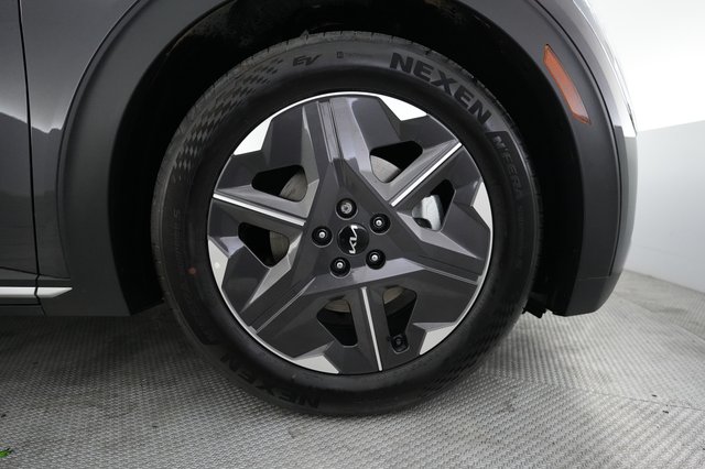 2025 Kia EV6 — photo 16 of 21