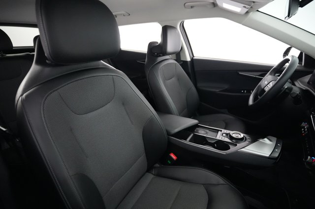 2025 Kia EV6 — photo 18 of 21