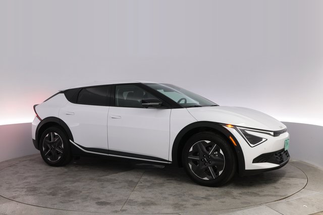 2025 Kia EV6 — photo 11 of 21