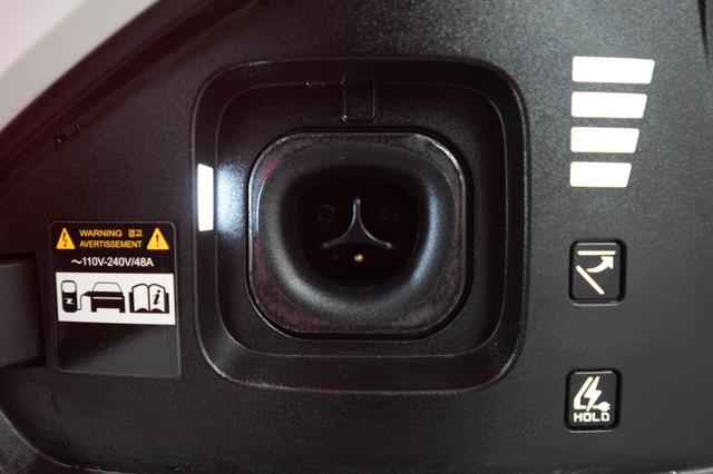 2025 Kia EV6 — photo 8 of 21