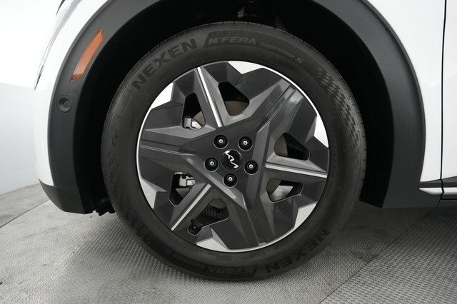2025 Kia EV6 — photo 15 of 21
