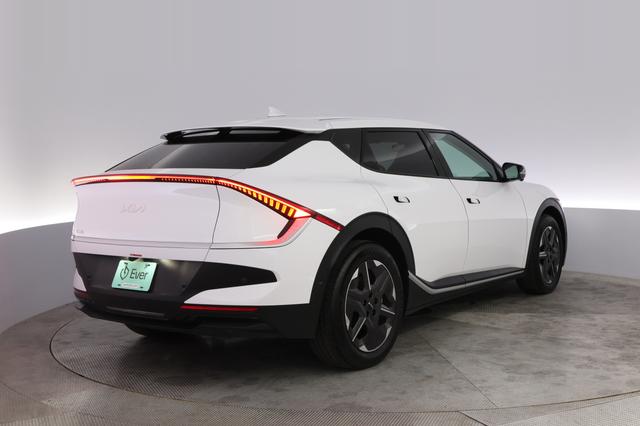 2025 Kia EV6 — photo 2 of 21