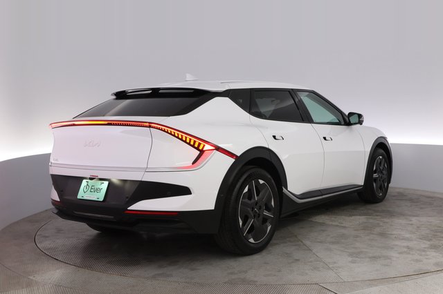 2025 Kia EV6 — photo 2 of 21