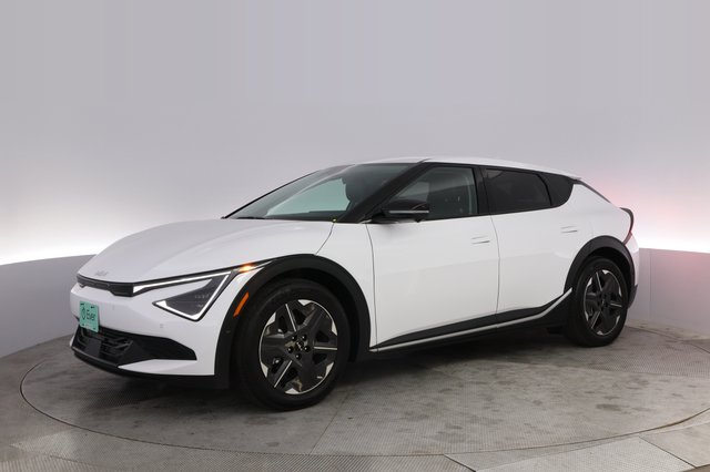2025 Kia EV6 — photo 14 of 21