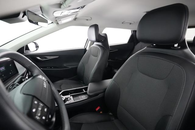 2025 Kia EV6 — photo 3 of 21