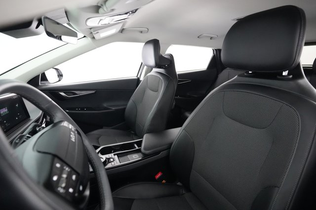 2025 Kia EV6 — photo 3 of 21