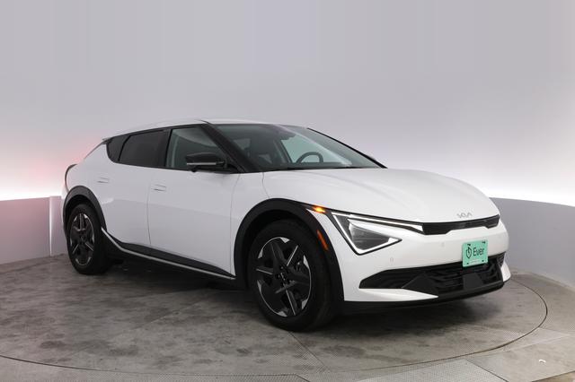 2025 Kia EV6 — photo 10 of 21