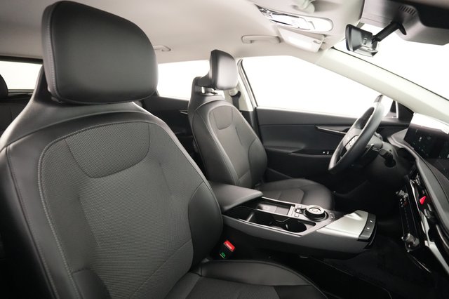2025 Kia EV6 — photo 18 of 21