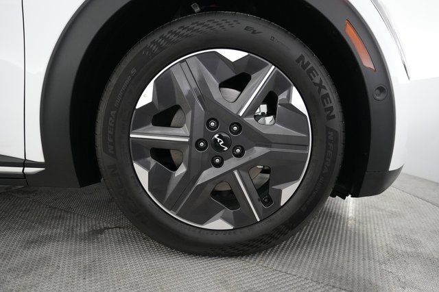 2025 Kia EV6 — photo 16 of 21