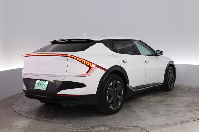 2025 Kia EV6 — photo 2 of 24