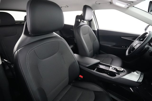 2025 Kia EV6 — photo 18 of 24