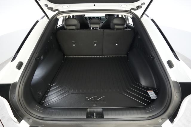 2025 Kia EV6 — photo 6 of 24