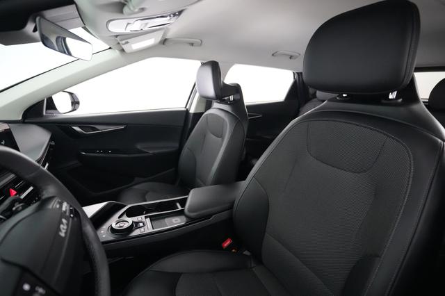 2025 Kia EV6 — photo 3 of 24