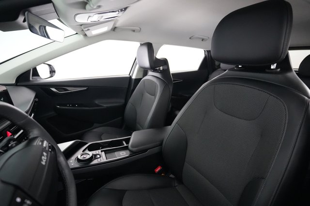 2025 Kia EV6 — photo 3 of 24