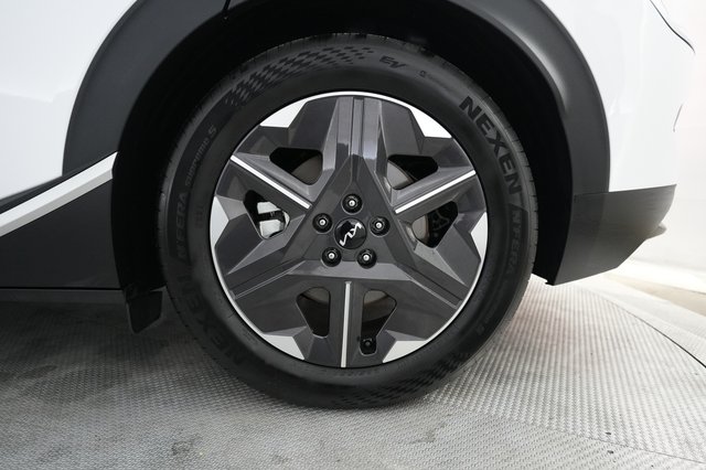2025 Kia EV6 — photo 7 of 24