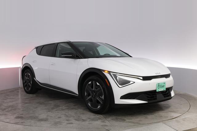 2025 Kia EV6 — photo 10 of 24
