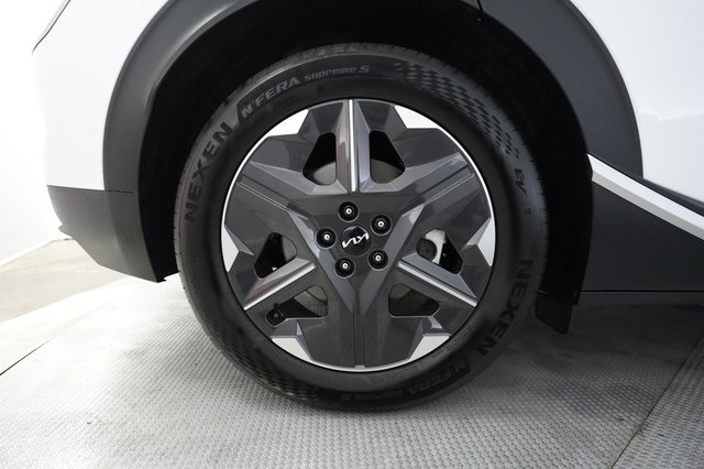 2025 Kia EV6 — photo 17 of 24