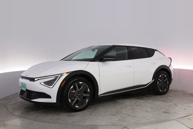 2025 Kia EV6 — photo 14 of 24