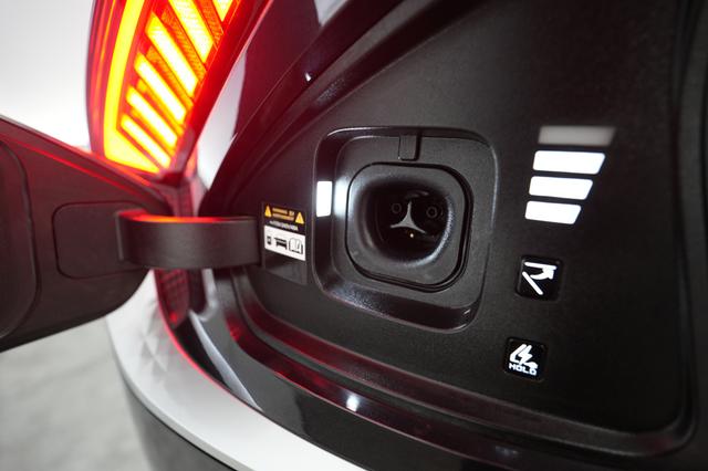2025 Kia EV6 — photo 8 of 21