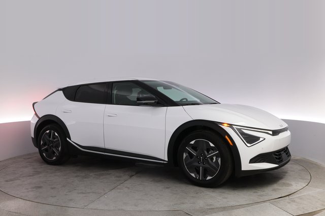 2025 Kia EV6 — photo 11 of 23