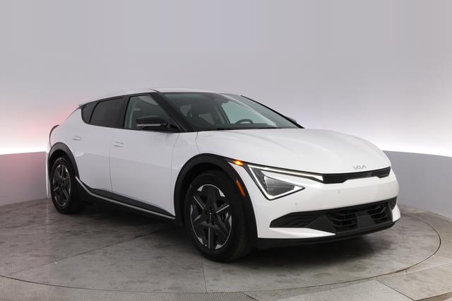 2025 Kia EV6 — photo 10 of 23