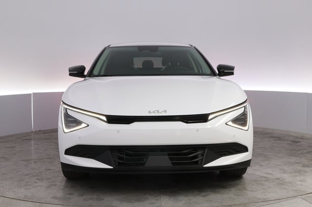 2025 Kia EV6 — photo 9 of 23