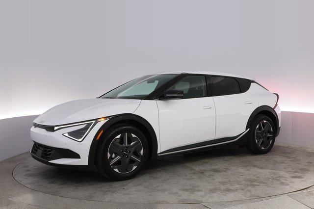 2025 Kia EV6 — photo 14 of 23