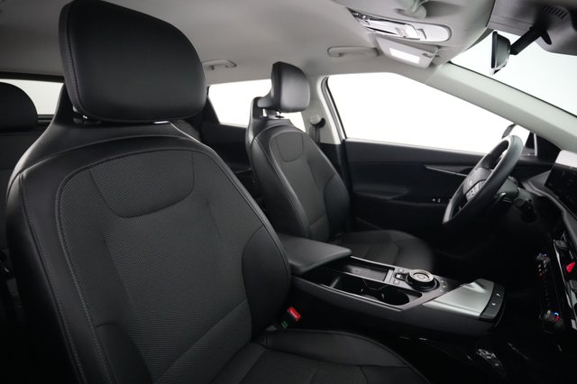 2025 Kia EV6 — photo 18 of 23