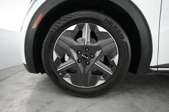 2025 Kia EV6 — photo 15 of 23