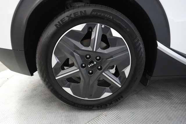 2025 Kia EV6 — photo 17 of 23