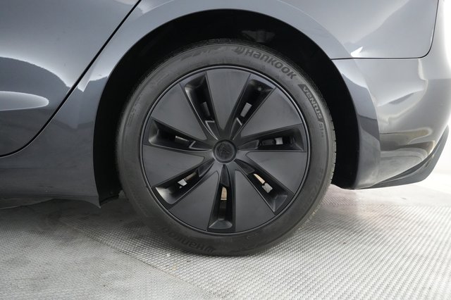 2025 Tesla Model 3 — photo 7 of 21
