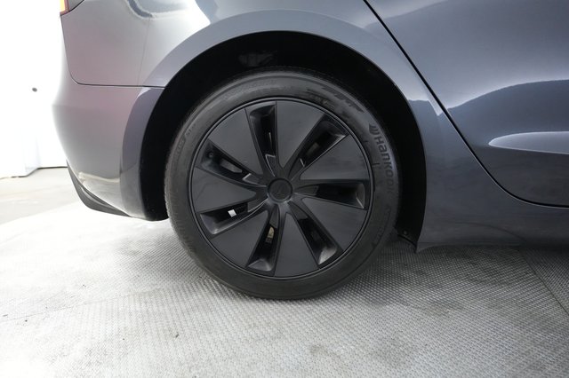 2025 Tesla Model 3 — photo 17 of 21
