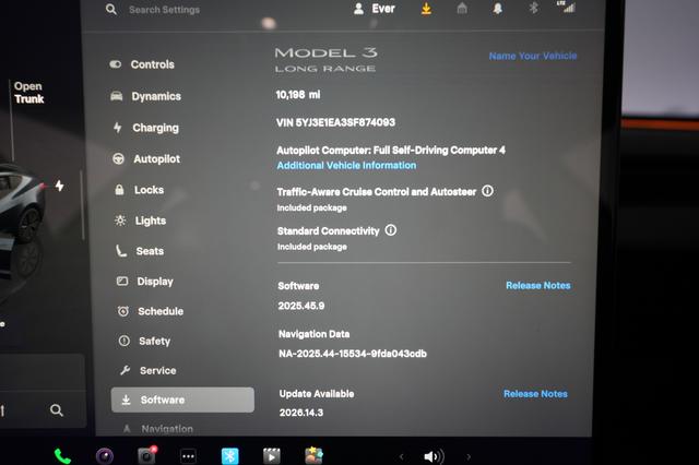 2025 Tesla Model 3 — photo 5 of 21