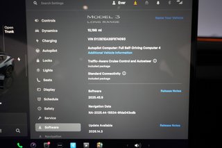 2025 Tesla Model 3 — photo 5 of 21