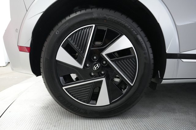2025 Hyundai IONIQ 5 — photo 17 of 21